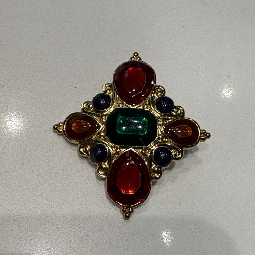 Gold-Tone Red, Green & Navy Vintage-Inspired Jewel scarf ring.